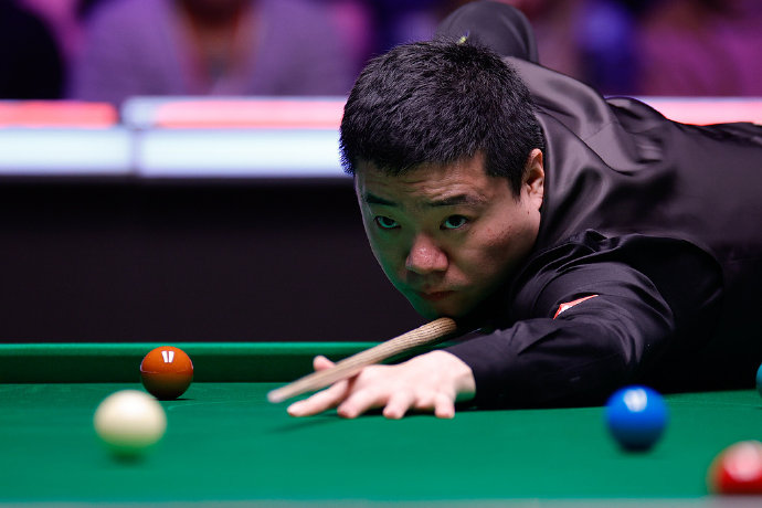 当38岁老将轰出109分绝杀，中国斯诺克新秀为何能霸占八强半壁江山？
