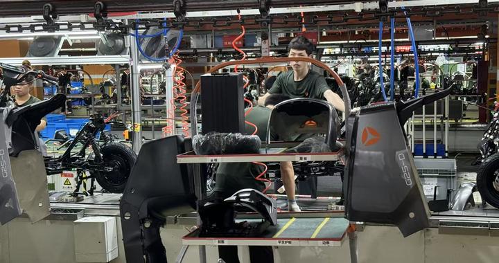 实探电动车新国标落地：企业加速“上新”  “零公里二手车”溢价出售