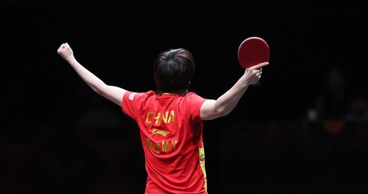 王曼昱越来越像护台之神张怡宁，邓亚萍犀利指出她比蒯曼强在哪里