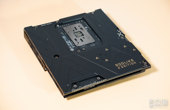 首評微星MEG X870E GODLIKE超神十週年限量版_新浪眾測