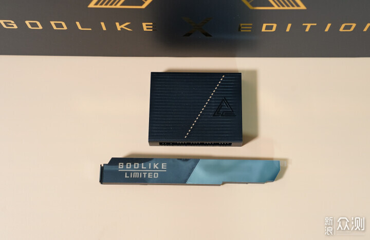 首評微星MEG X870E GODLIKE超神十週年限量版_新浪眾測