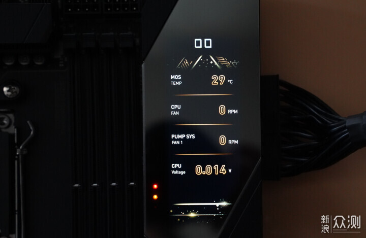 首評微星MEG X870E GODLIKE超神十週年限量版_新浪眾測