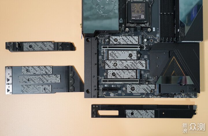 首評微星MEG X870E GODLIKE超神十週年限量版_新浪眾測