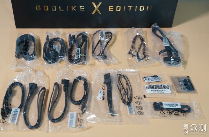 首評微星MEG X870E GODLIKE超神十週年限量版_新浪眾測