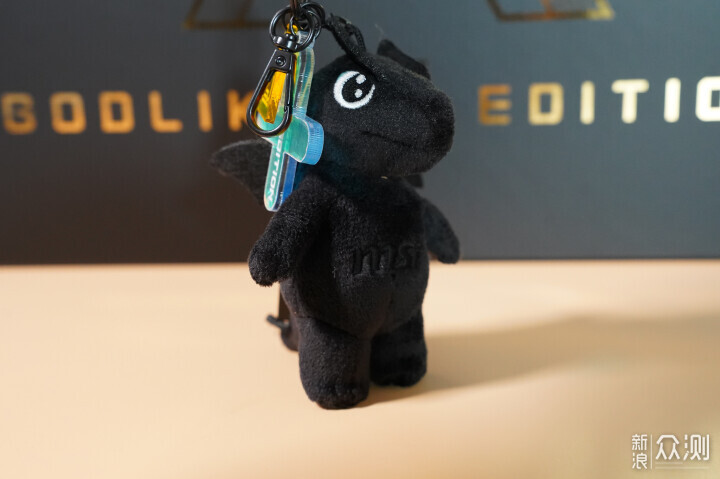 首評微星MEG X870E GODLIKE超神十週年限量版_新浪眾測