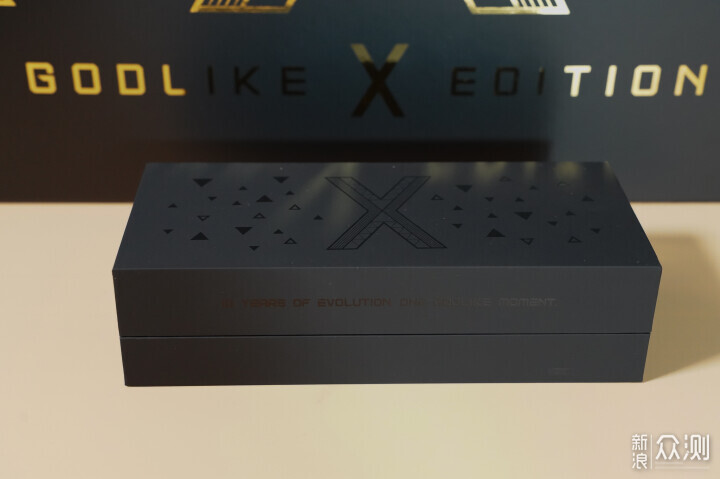 首評微星MEG X870E GODLIKE超神十週年限量版_新浪眾測