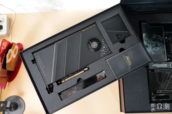 首評微星MEG X870E GODLIKE超神十週年限量版_新浪眾測