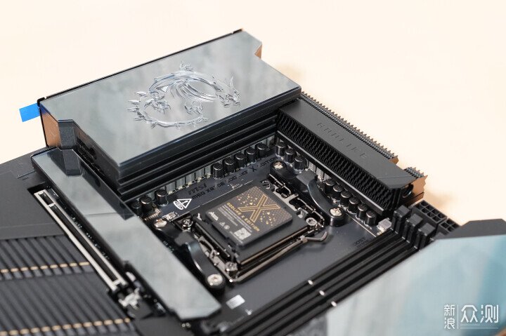 首評微星MEG X870E GODLIKE超神十週年限量版_新浪眾測