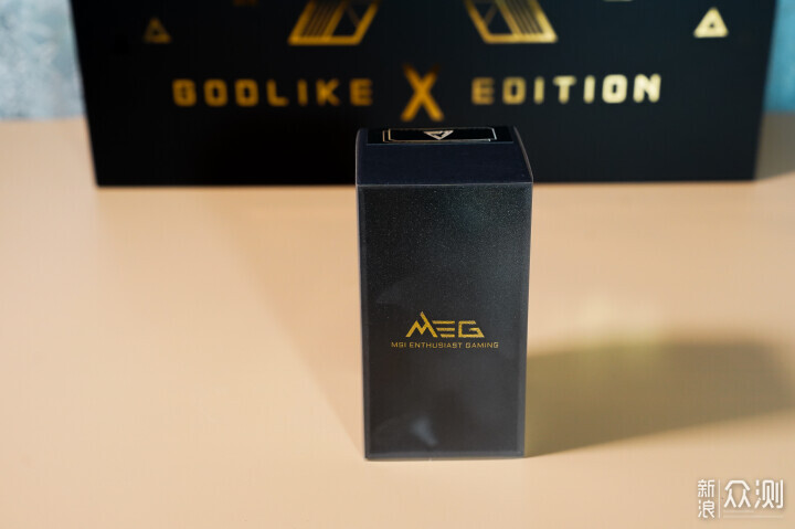 首評微星MEG X870E GODLIKE超神十週年限量版_新浪眾測