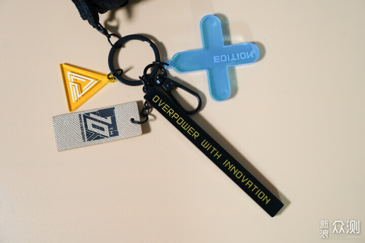 首評微星MEG X870E GODLIKE超神十週年限量版_新浪眾測