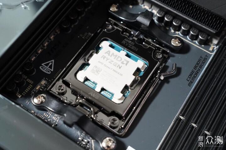 首評微星MEG X870E GODLIKE超神十週年限量版_新浪眾測