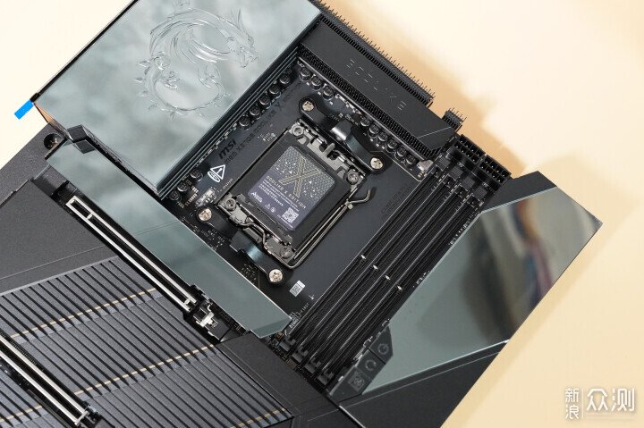 首評微星MEG X870E GODLIKE超神十週年限量版_新浪眾測