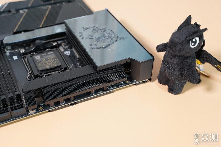 首評微星MEG X870E GODLIKE超神十週年限量版_新浪眾測