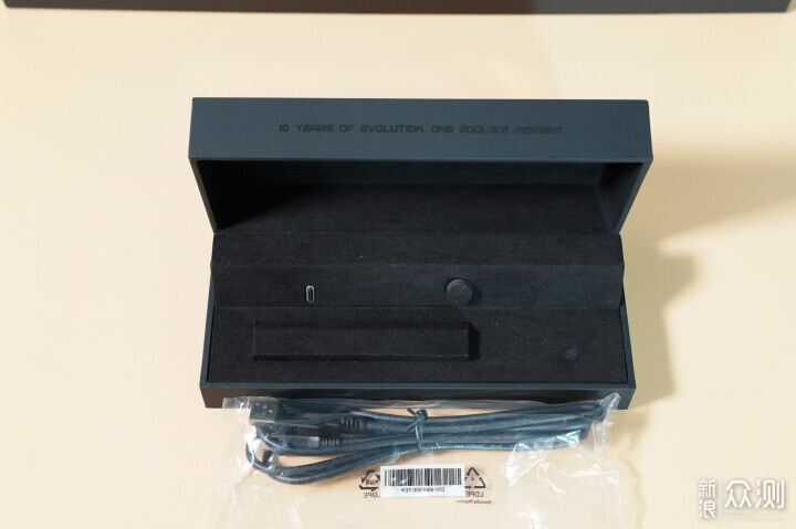 首評微星MEG X870E GODLIKE超神十週年限量版_新浪眾測