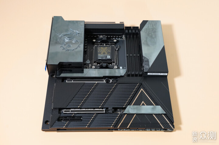 首評微星MEG X870E GODLIKE超神十週年限量版_新浪眾測