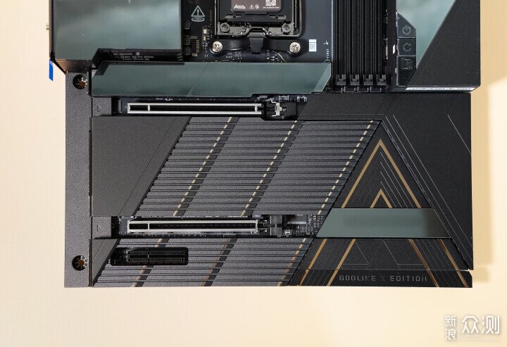 首評微星MEG X870E GODLIKE超神十週年限量版_新浪眾測