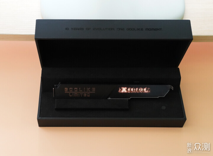 首評微星MEG X870E GODLIKE超神十週年限量版_新浪眾測