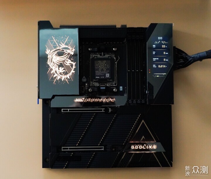 首評微星MEG X870E GODLIKE超神十週年限量版_新浪眾測