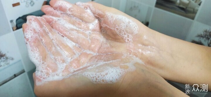 抗衰老卷王!赫徠洗面奶測評_新浪眾測