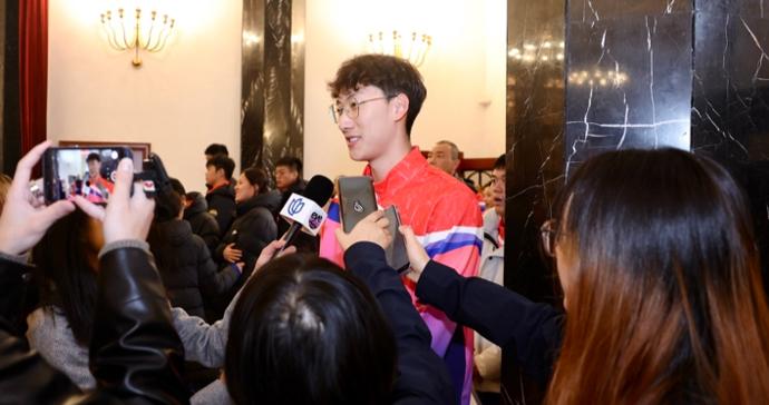 上海110米栏“师徒”双双获奖，刘翔之后徐卓一接棒奥运争金目标