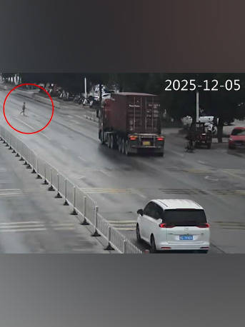 14岁少年骑摩托撞人逃逸被认定全责，监护人承担赔偿责任