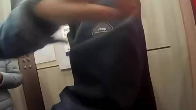 成都警方捣毁非法运输经营成品油窝点：改装车搭载加油工具