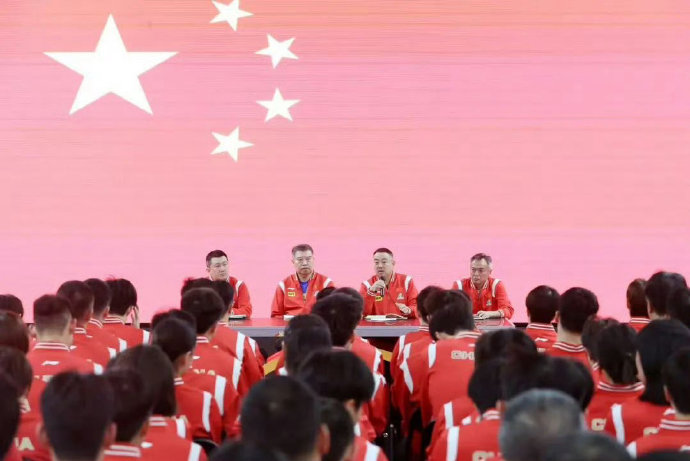 国乒精神如何在逆境中彰显国家荣耀？