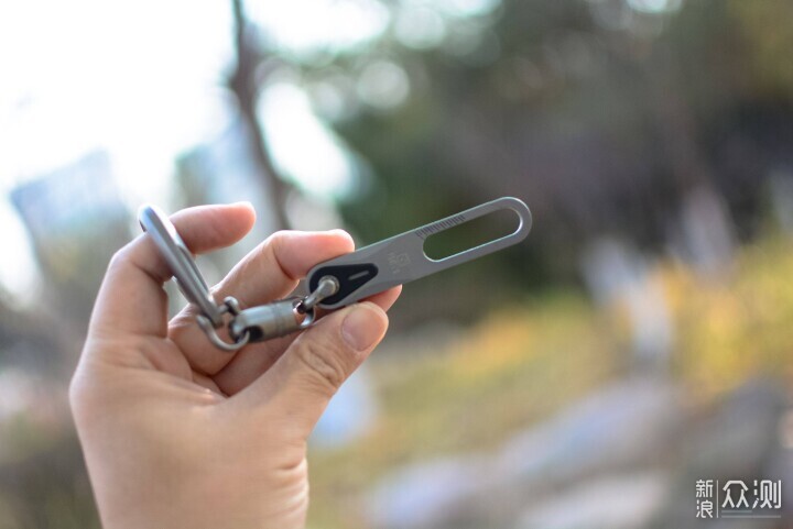 鈦合金+不鏽鋼+多功能工具，費戈帶刀鑰匙扣_新浪眾測