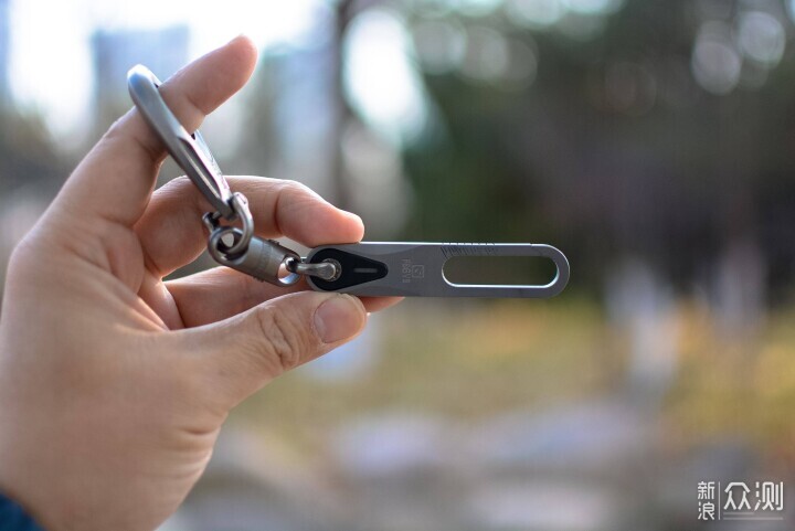 鈦合金+不鏽鋼+多功能工具，費戈帶刀鑰匙扣_新浪眾測