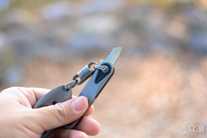 鈦合金+不鏽鋼+多功能工具，費戈帶刀鑰匙扣_新浪眾測