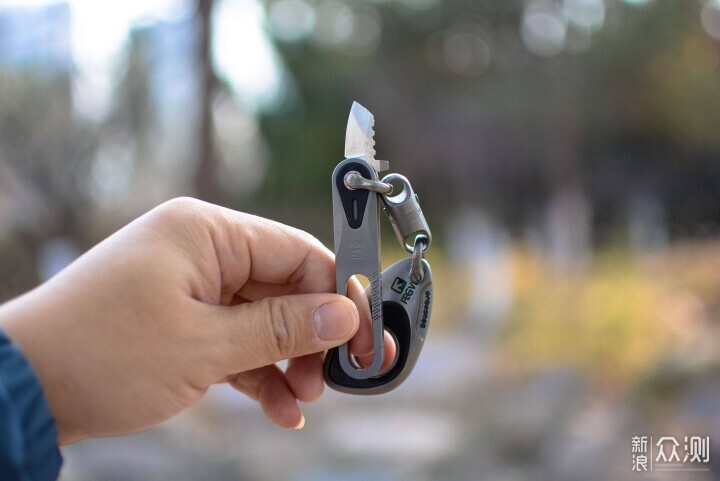 鈦合金+不鏽鋼+多功能工具，費戈帶刀鑰匙扣_新浪眾測