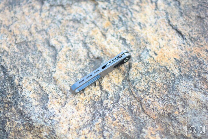 鈦合金+不鏽鋼+多功能工具，費戈帶刀鑰匙扣_新浪眾測