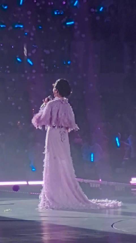 71岁赵雅芝背影好绝