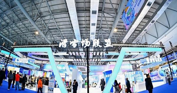 吉林冰雪盛宴启幕，雪博会与粉雪嘉年华共燃冬日激情