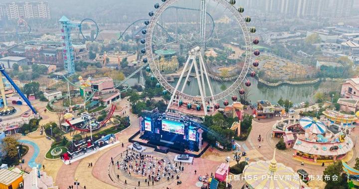 更懂中国家庭的大五座来了 新一代红旗HS6 PHEV南京上市