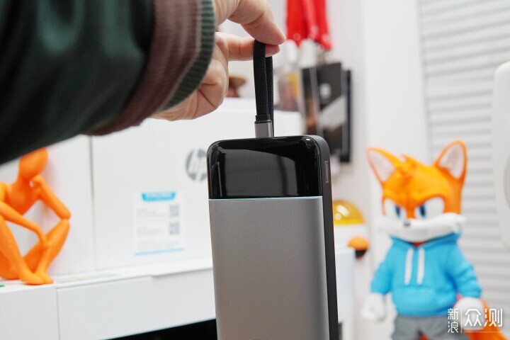 120W輸出100W輸入，酷態科25號超級電能塊SE_新浪眾測