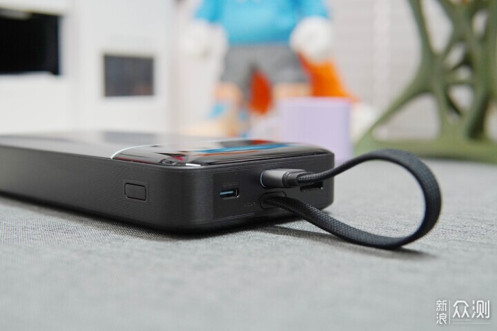 120W輸出100W輸入，酷態科25號超級電能塊SE_新浪眾測