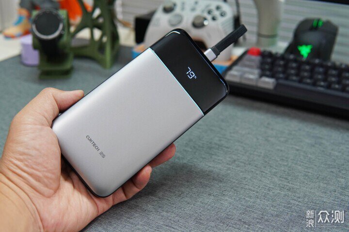 120W輸出100W輸入，酷態科25號超級電能塊SE_新浪眾測