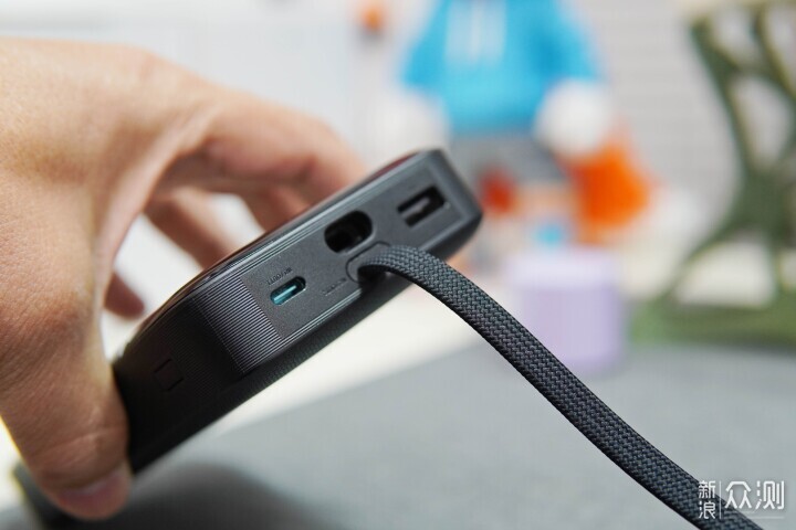 120W輸出100W輸入，酷態科25號超級電能塊SE_新浪眾測