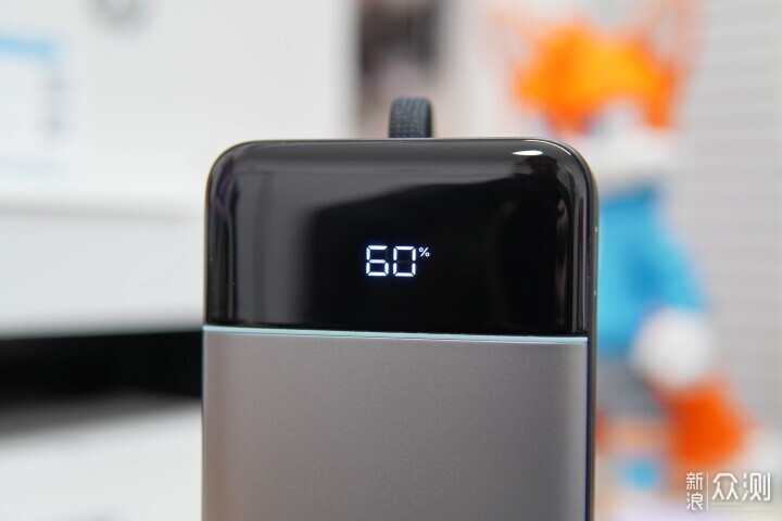 120W輸出100W輸入，酷態科25號超級電能塊SE_新浪眾測