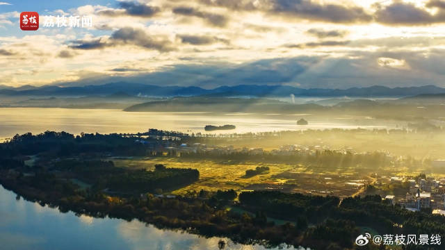 光影流转！云南滇池丁达尔光穿透云层