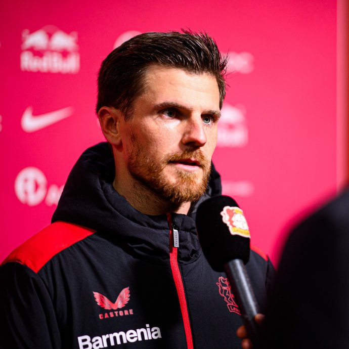 勒沃库森客场逆转莱比锡升至第三，他们的战术调整如何促成关键胜利？