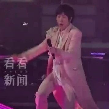 F4演唱会，阿信不慎摔下舞台