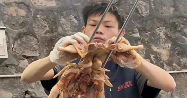 深圳16岁“烤鸡少年”回应喜提迈巴赫