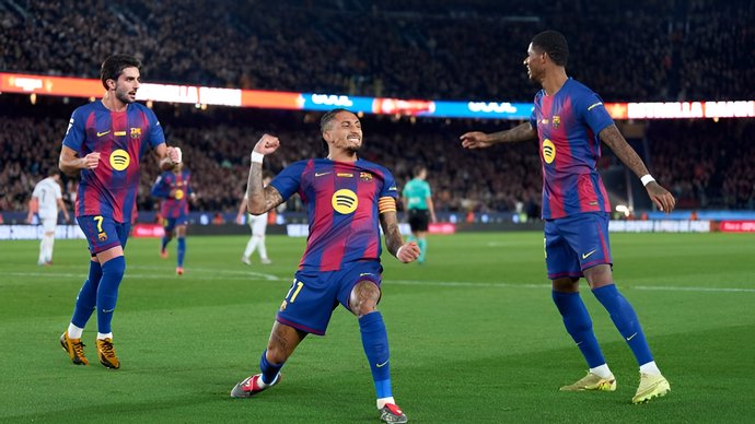 巴萨胜奥萨苏纳 拉菲尼亚双响领跑