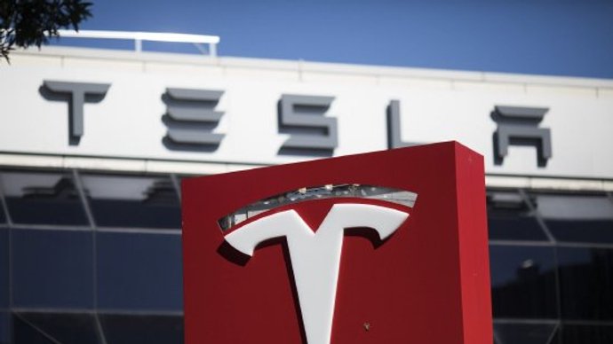 特斯拉市值创新高 估值转向AI驱动