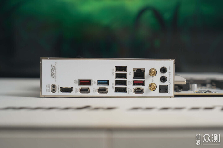 越級對標旗艦微星B850刀鋒鈦主板實力比肩X870_新浪眾測