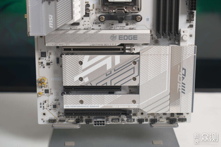 越級對標旗艦微星B850刀鋒鈦主板實力比肩X870_新浪眾測