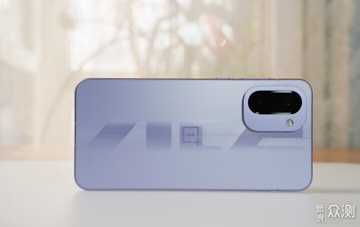 外觀秀美+武藝高強+續航逆天,一加Ace 6T分享 _新浪眾測