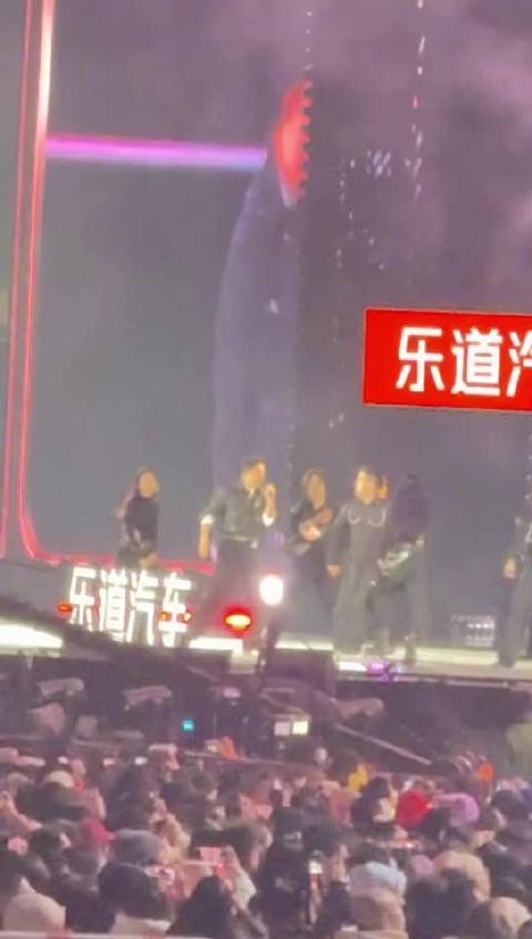 韩庚连续2首唱跳观众有福了